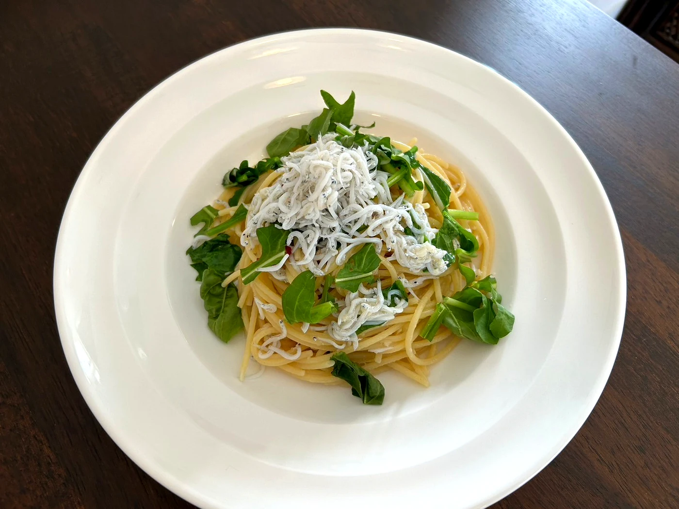 しらすと葉野菜を合わせたパスタ